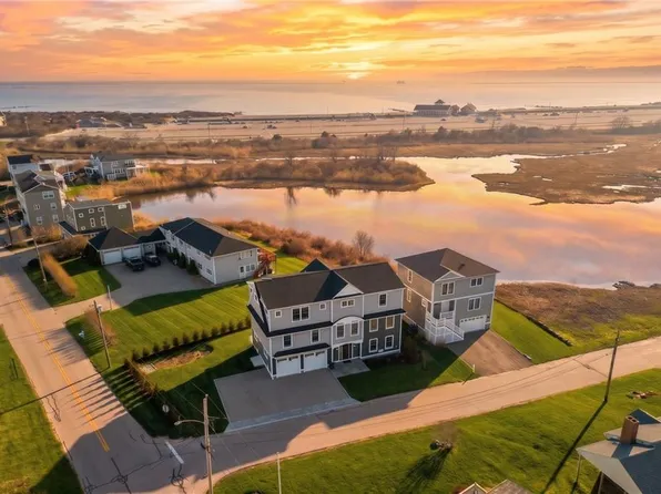 2 Sedge Ct, Narragansett, RI 02882