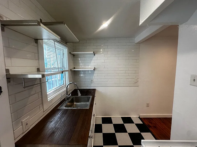 3927 Melrose Ave #1/4 — Photo 14