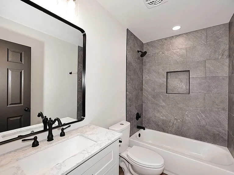 10537 W La Jolla Dr — Photo 22