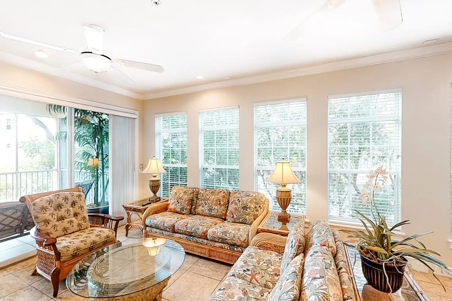 2 bed, 2.0 bath, 1388 sqft, $5,175 — Photo 2