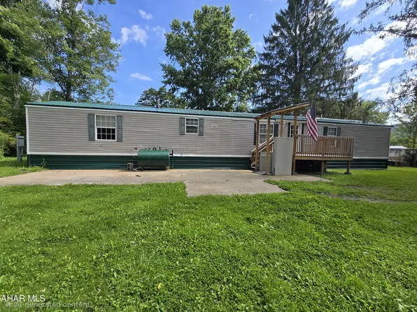 307 Village Dr, Tyrone, PA 16686
