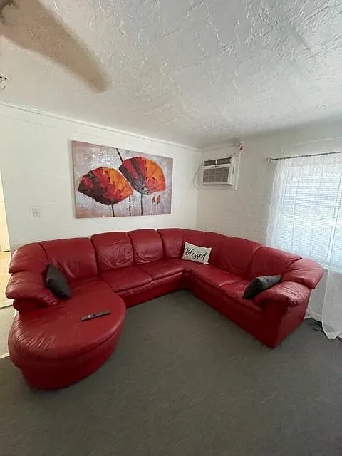 4 bed, 1.5 bath, 1111 sqft, $1,900 — Photo 1