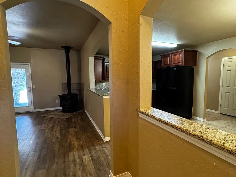 4517 S Roberts St — Photo 3
