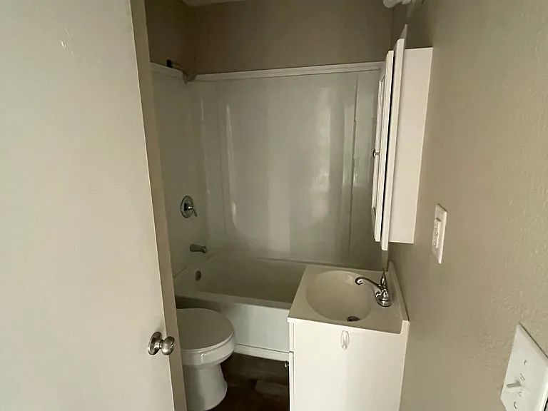 825 & 827 Burkett Ave #825 — Photo 7