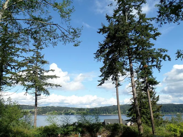 1414 Castlewood Ct, Freeland, WA 98249