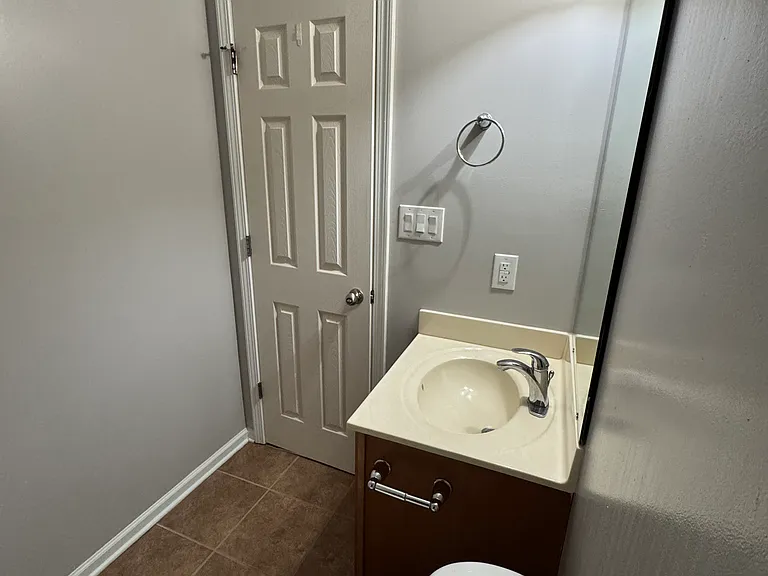 207 Bennington Dr — Photo 34