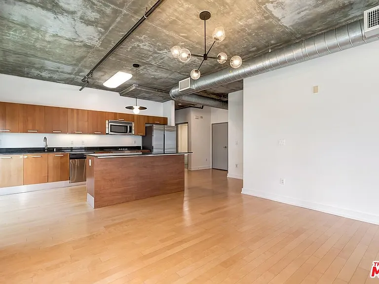 645 W 9th St #500 — Photo 9