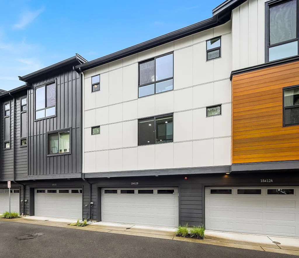 18412 96th Dr NE #B - 3 bedrooms — Photo 3