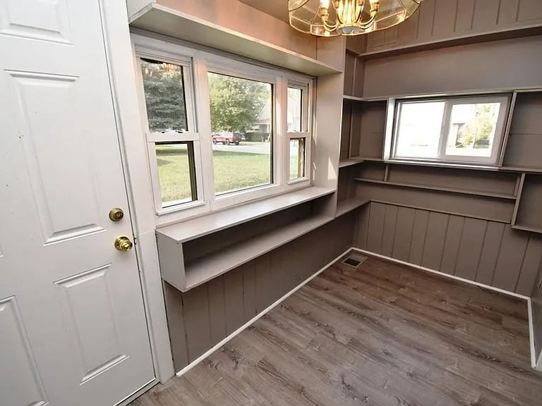 1355 E Walnut St — Photo 8