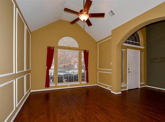 3rd image of 1402 Kendal Dr