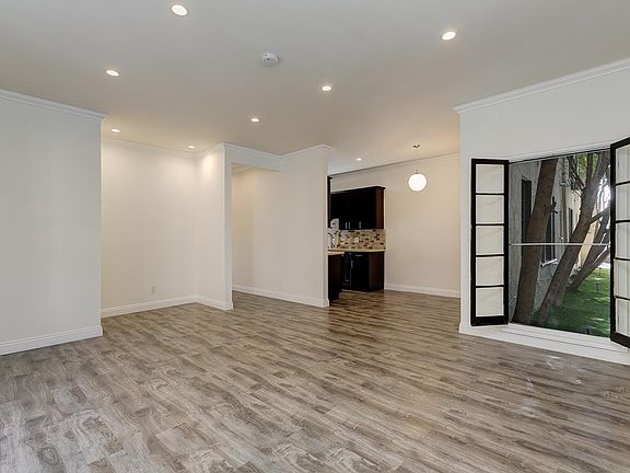 3rd image of 7229 Willoughby Ave #105