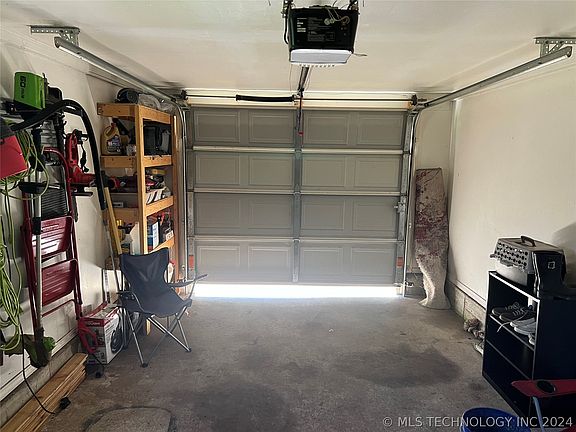 5th image of 719 S 10th St