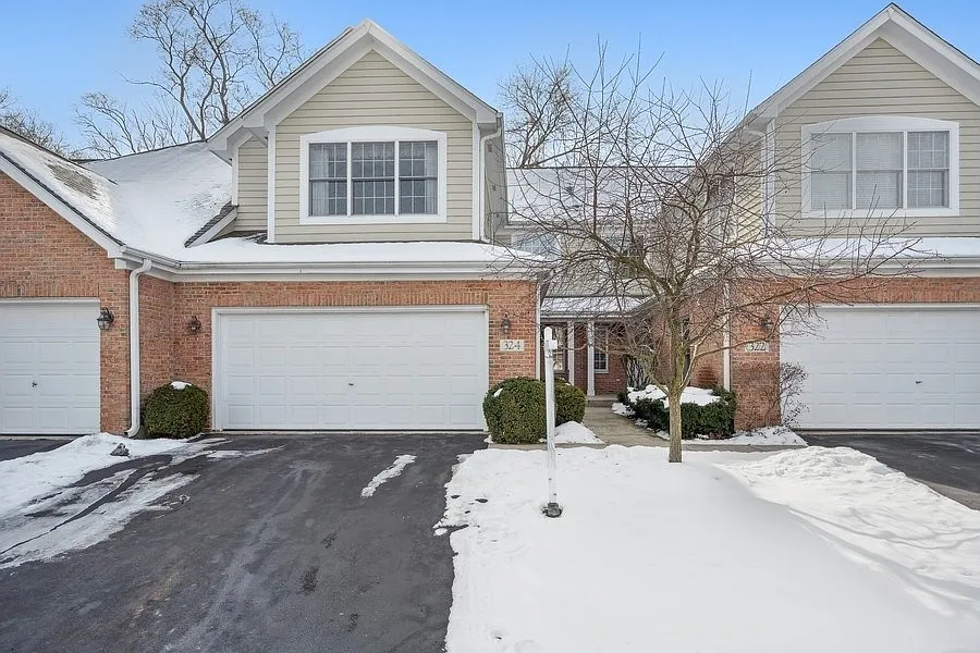 324 Turnberry Ln photo 1