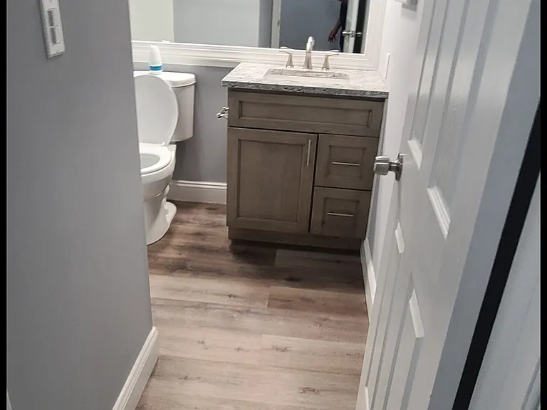 401 Hampton Ct — Photo 12