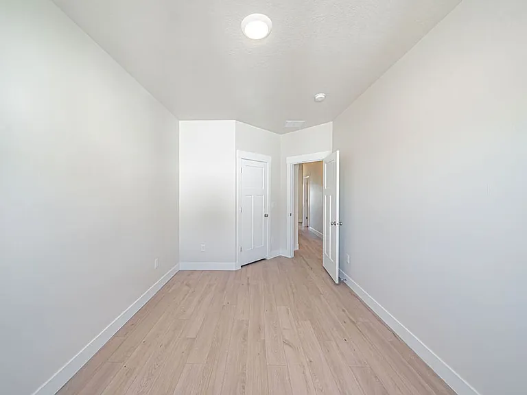 351 E Lorene St — Photo 35