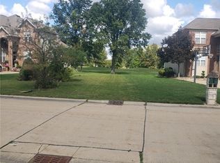 Crown Colony Dr, Avon, OH