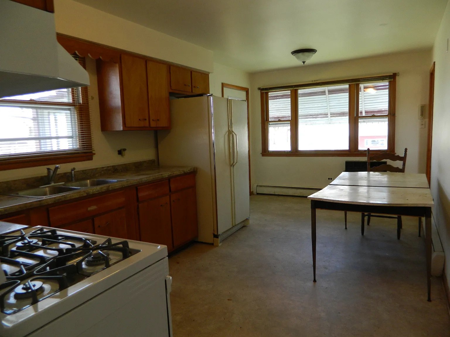 3 bed, 900 sqft, $2,500 — Photo 2