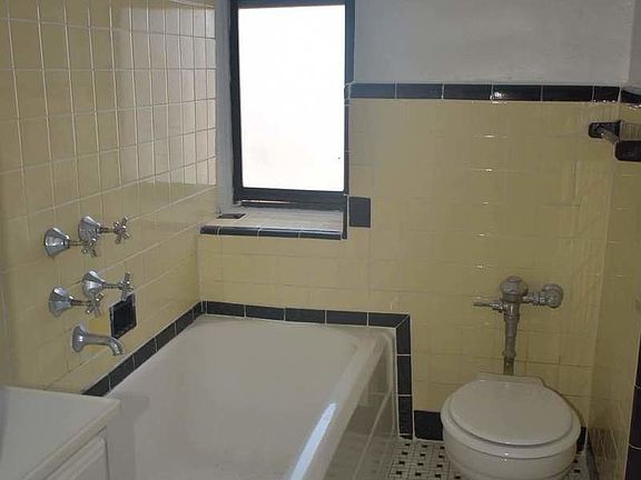 5th image of 4112 47th Ave #4E