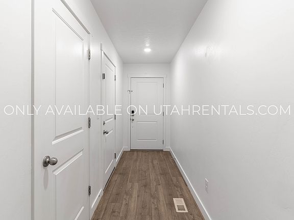 4th image of 1112 E Pilot St