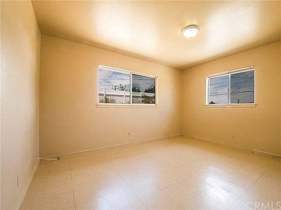 5th image of 15571 Fresno St