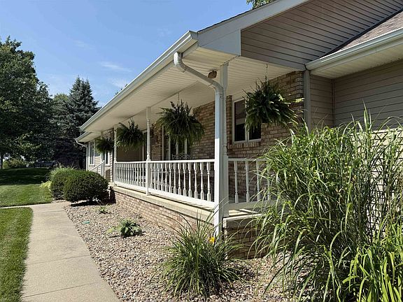 3rd image of 808 Arbor Dr