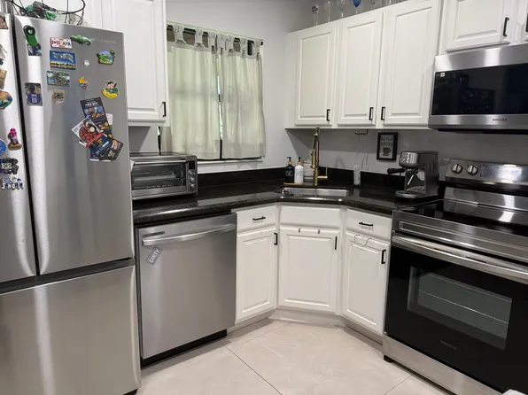 3939 Cocoplum Cir, Pompano Beach, FL 33063