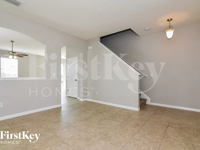 561 Vista Ridge Dr — Photo 4