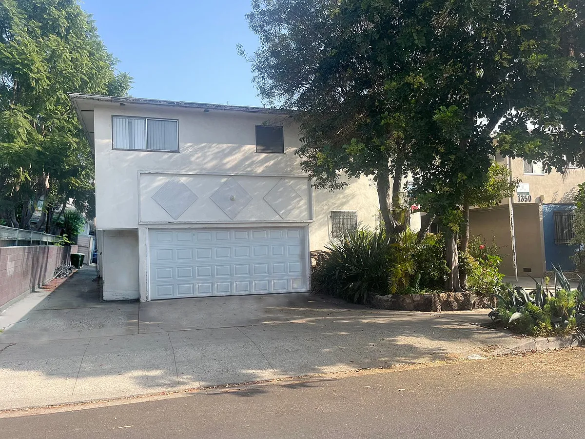 Building Photo - 1352 N Citrus Ave