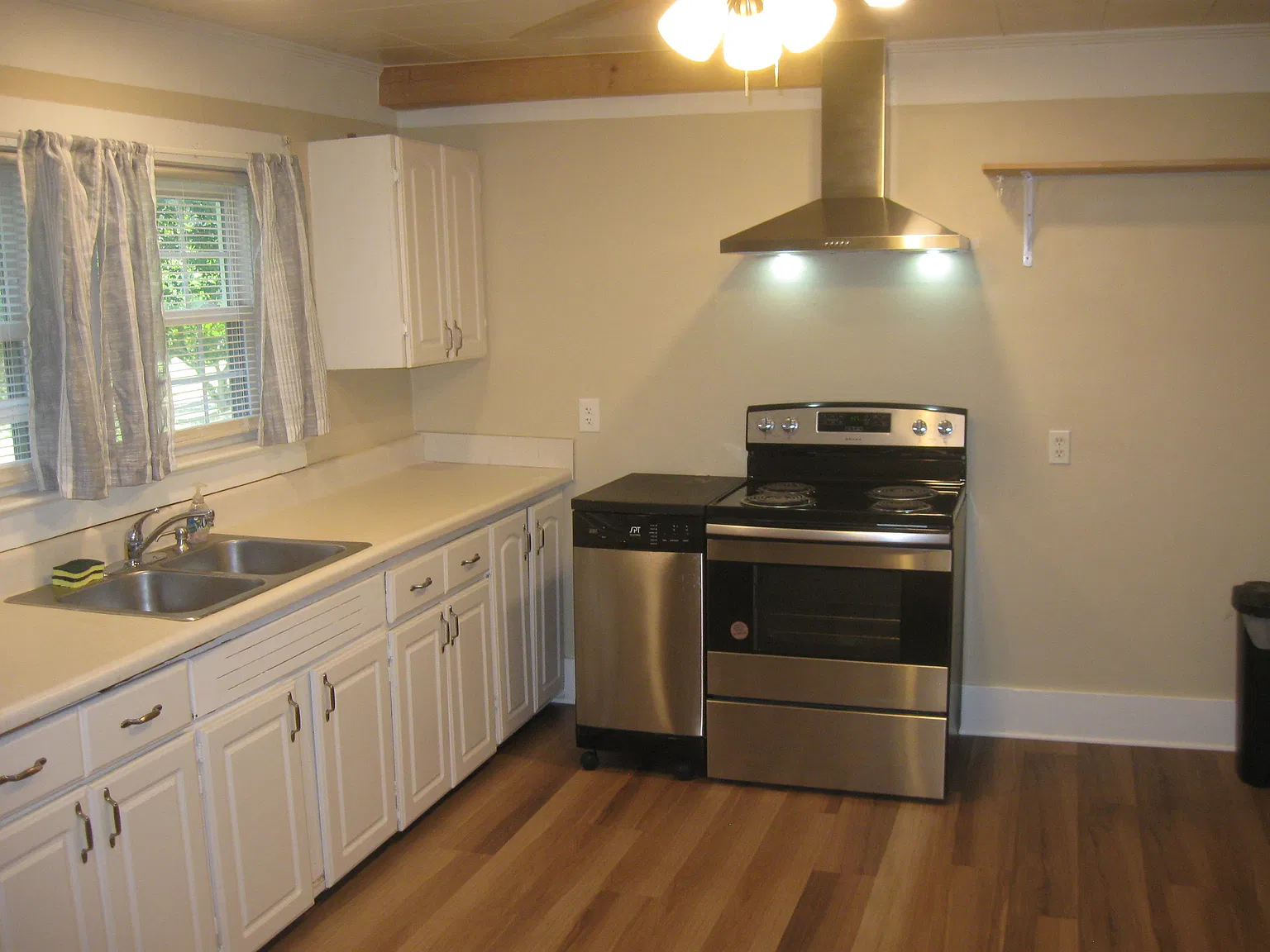 3 bed, 1900 sqft, $1,800 — Photo 3