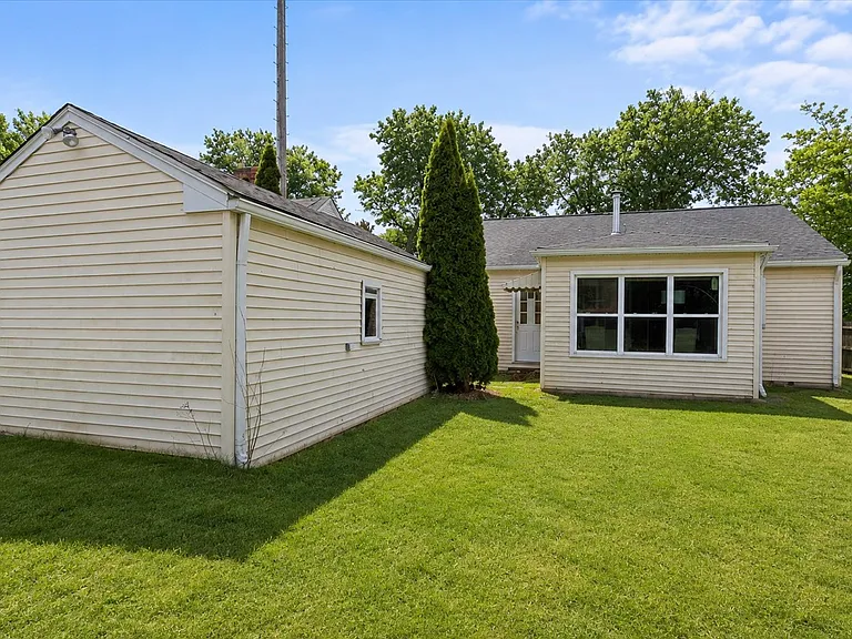 122 Westfall Rd — Photo 21