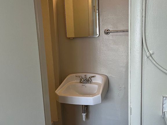 4th image of 19 W 5th Ave APT 8