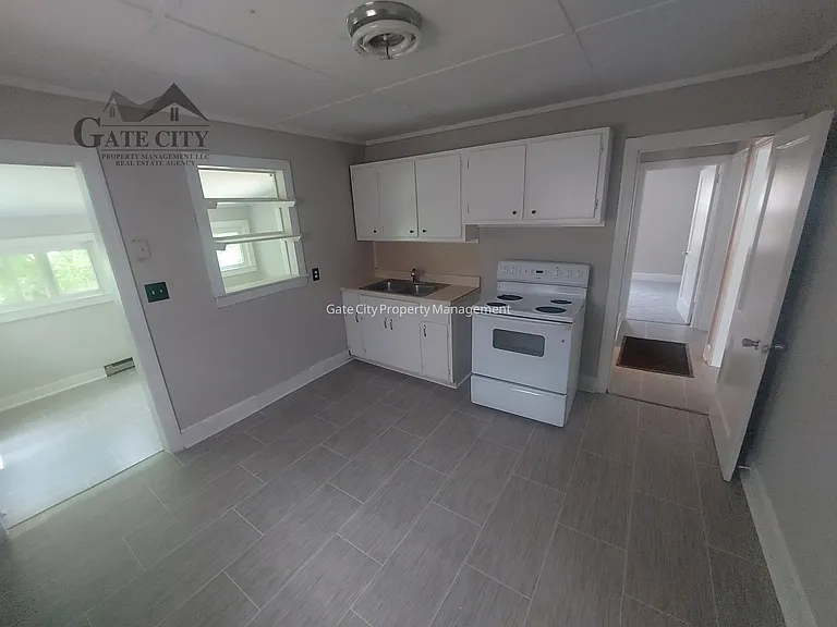914 Randolph St — Photo 3