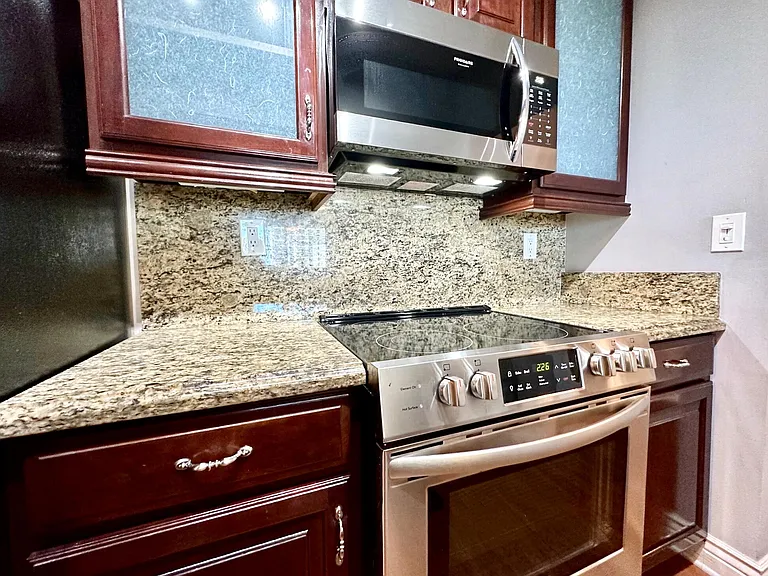 3020 NE 32nd Ave #1003 — Photo 9