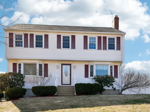 6 Waterview Dr, Medway, MA 02053