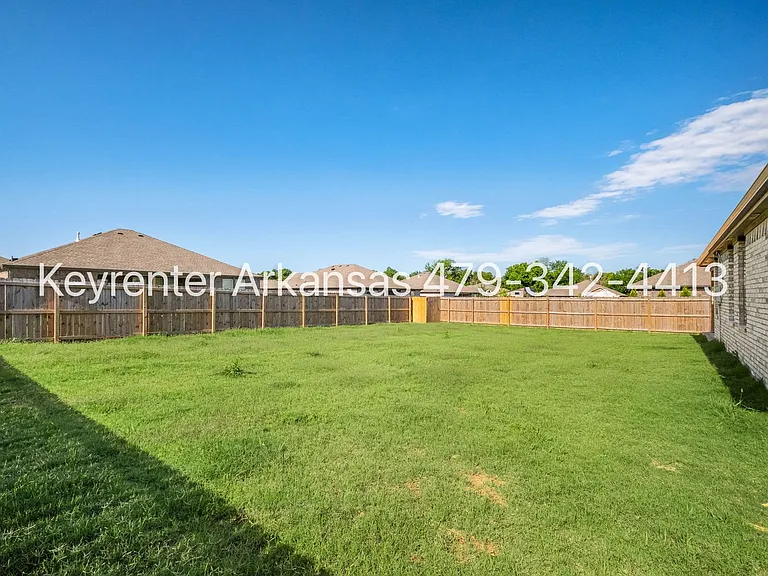 1071 Emerald St — Photo 25