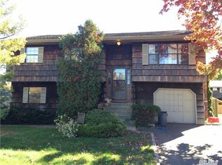 24 Norwich St, Huntington Station, NY 11746