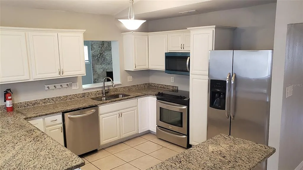 4 bed, 2.0 bath, 1701 sqft, $2,250 — Photo 3