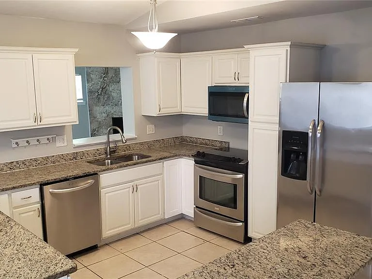 887 Eastbrook Blvd — Photo 3