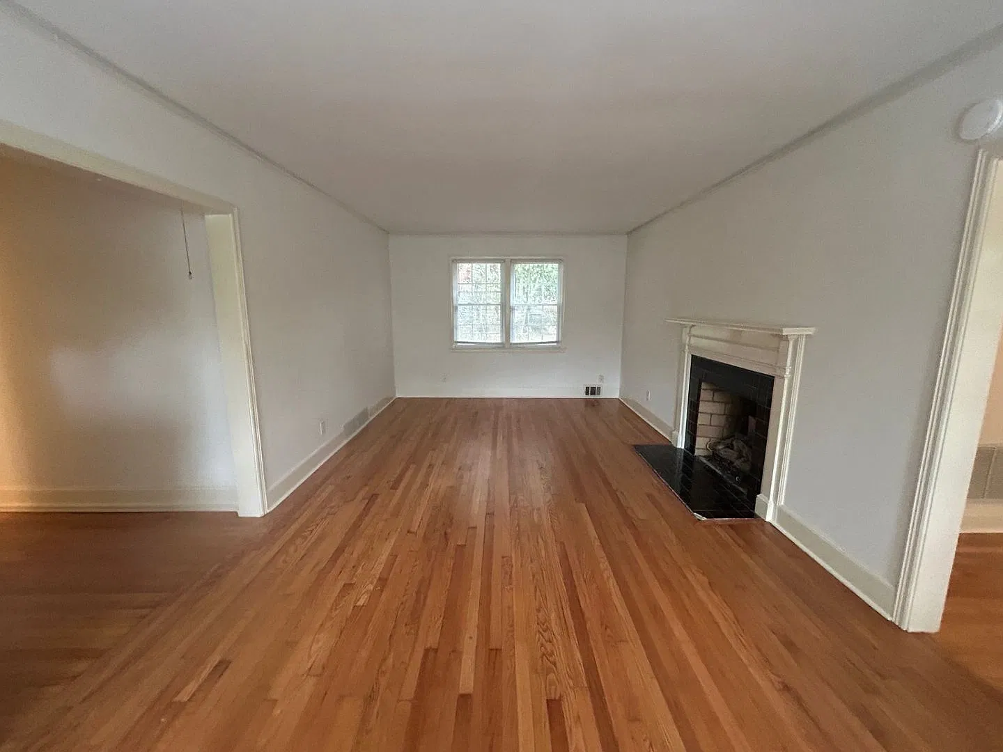Updated Single-Story Rosewood Brick Home. $200 First Month's Rent Move In Special! — Photo 4