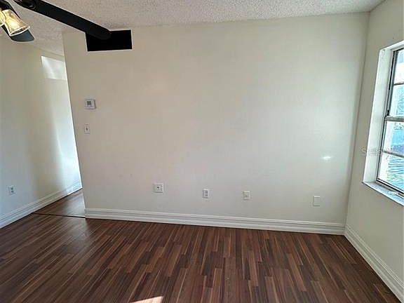 3rd image of 1918 Honour Rd APT 4