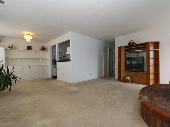 3rd image of 7521 Queen Ann Ct #61