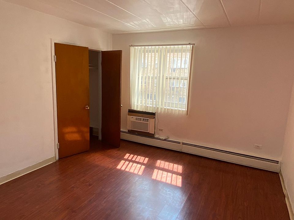 1st image of 2035 W Granville Ave APT 207