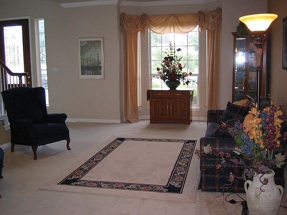 3rd image of 307 Chesapeake Bay Ln S