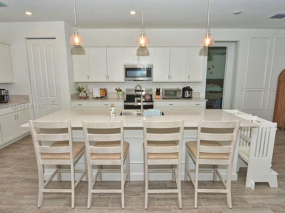 4th image of 12262 SW Roma Cir