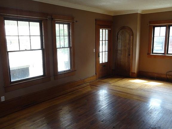 4th image of 120 E Iron Ave