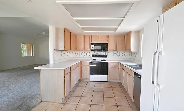 3 bed, 2.0 bath, 1496 sqft, $2,295 — Photo 2