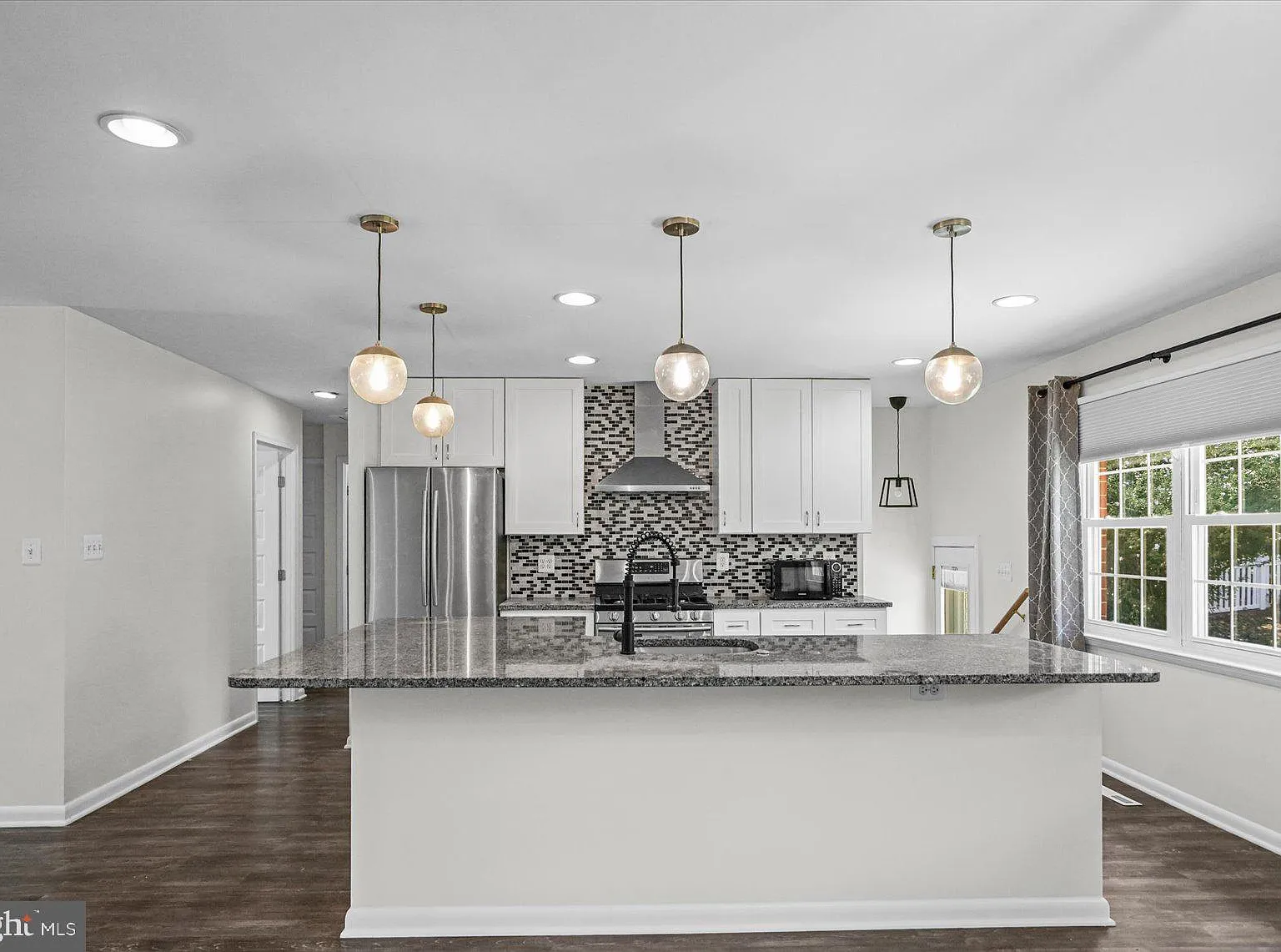 4 bed, 3.0 bath, 2324 sqft, $3,400 — Photo 1