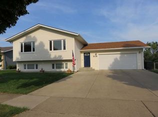 519 N 33rd St, Bismarck, ND 58501