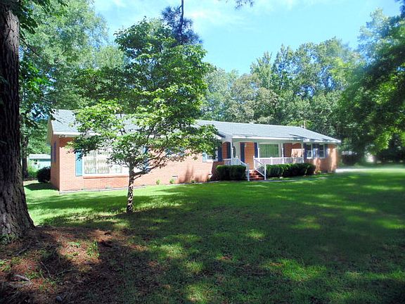 2nd image of 1000 E Magnolia Ave