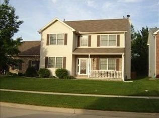 2821 Chesapeake Ln, Bloomington, IL
